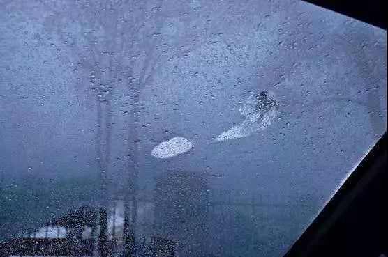 【吉利汽車】風窗玻璃起霧怎么辦？